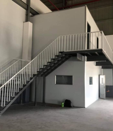 Thi Công Lan Can Cầu Thang Sắt